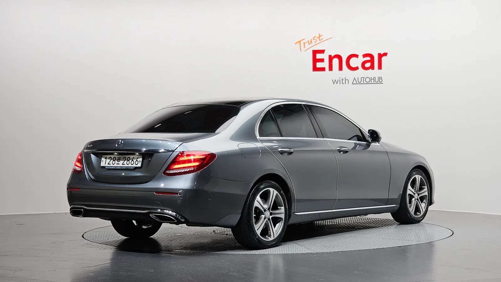 Mercedes-Benz Classe E E300 Avantgarde (W213) 2017 — photo 1 sur 31
