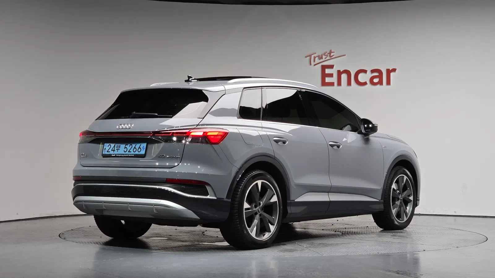 Audi Q4 e-tron (F4) 40 Premium 2022 — photo 1 sur 40