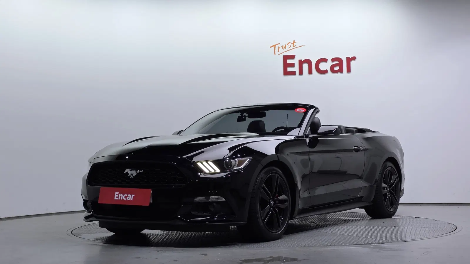 Ford Mustang Convertible 2017 — photo 1 sur 29
