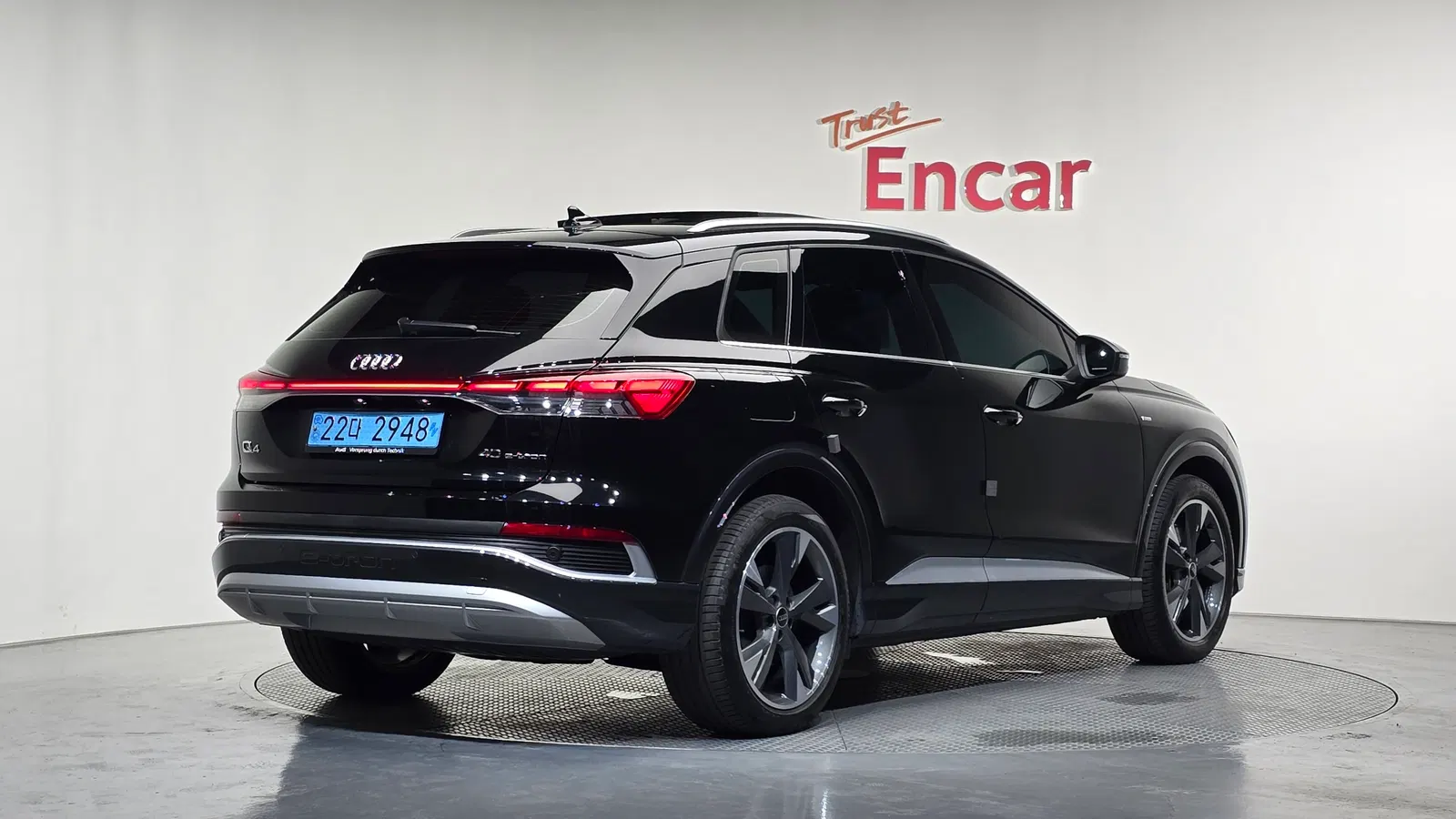 Audi Q4 e-tron (F4) 40 Premium 2022 — photo 1 sur 37