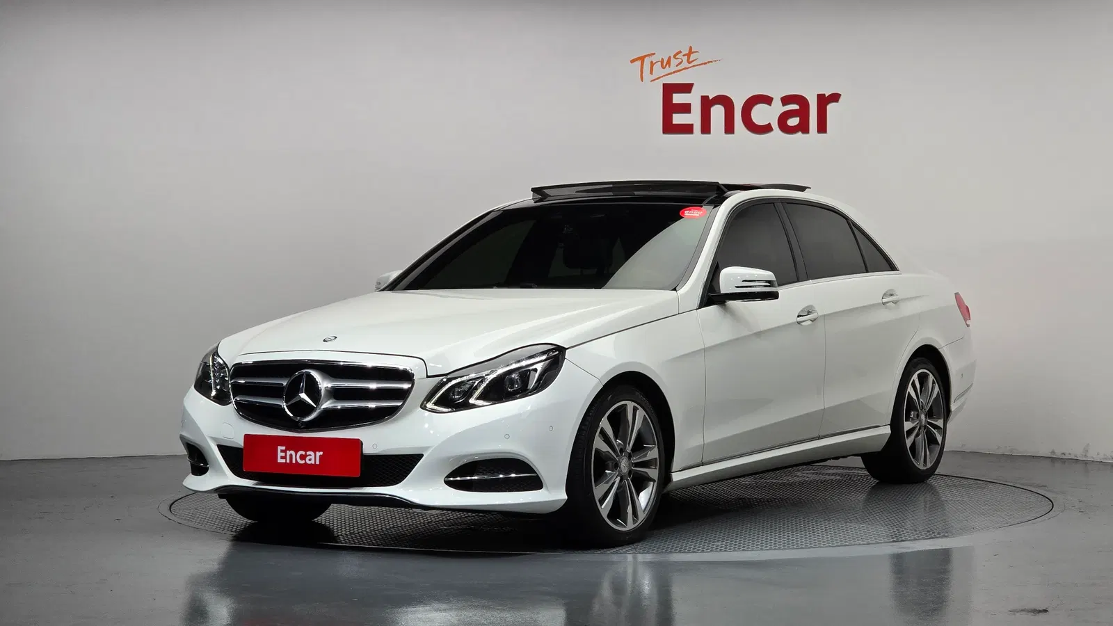 Mercedes-Benz Classe E E300 4MATIC Avantgarde (W212) 2016 — photo 1 sur 26
