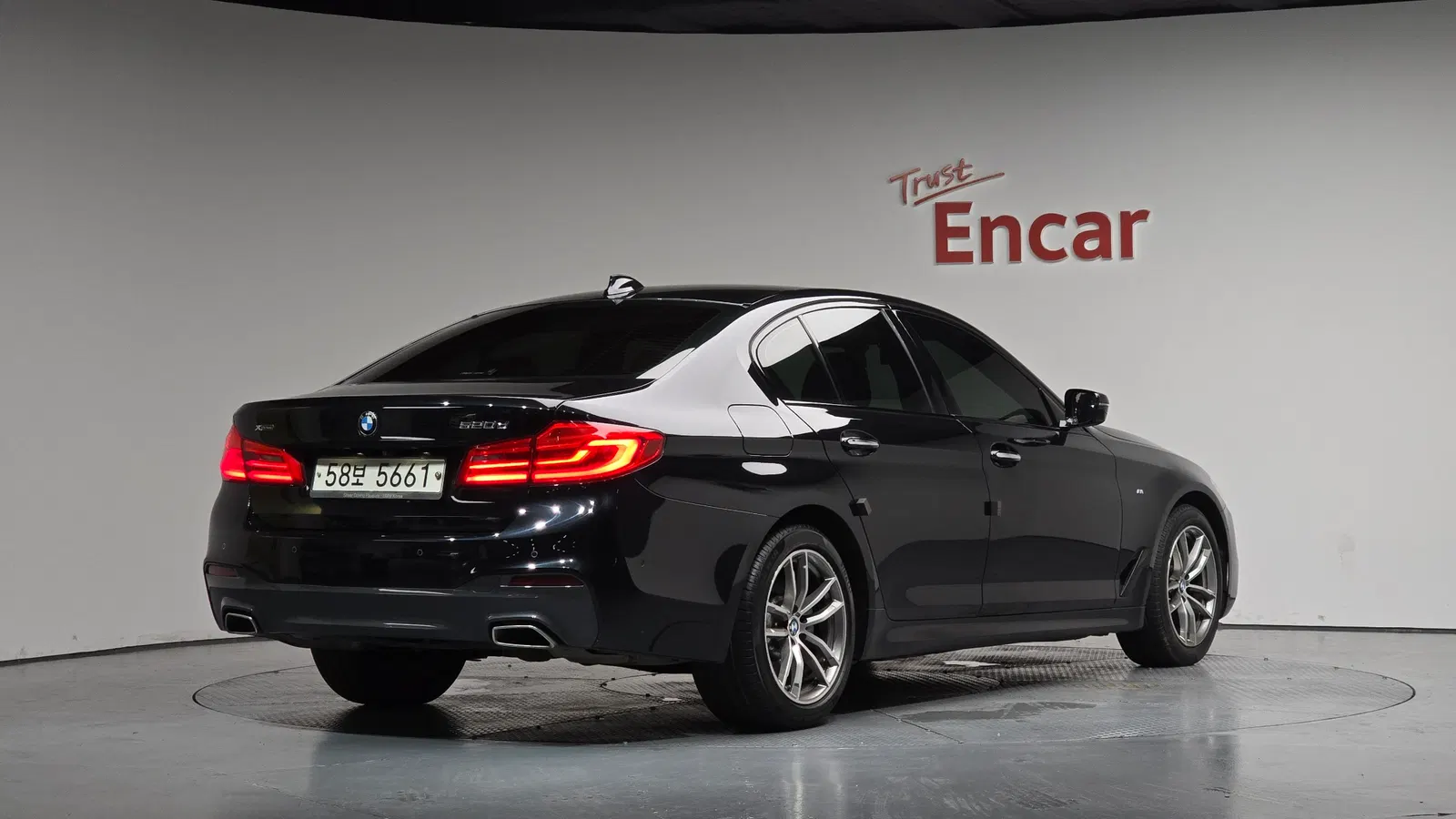 BMW Série 5 (G30) 520d xDrive M Sport 2017 — photo 1 sur 33