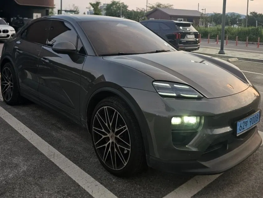 Porsche Macan EV 4S 2025 — photo 1 sur 19