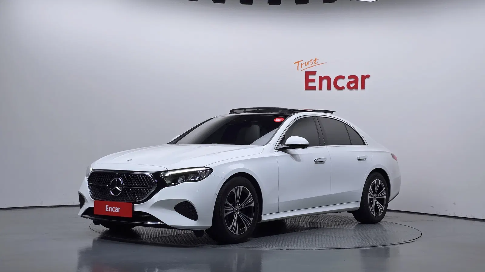 Mercedes-Benz Classe E E200 Avantgarde (W214) 2025 — photo 1 sur 20