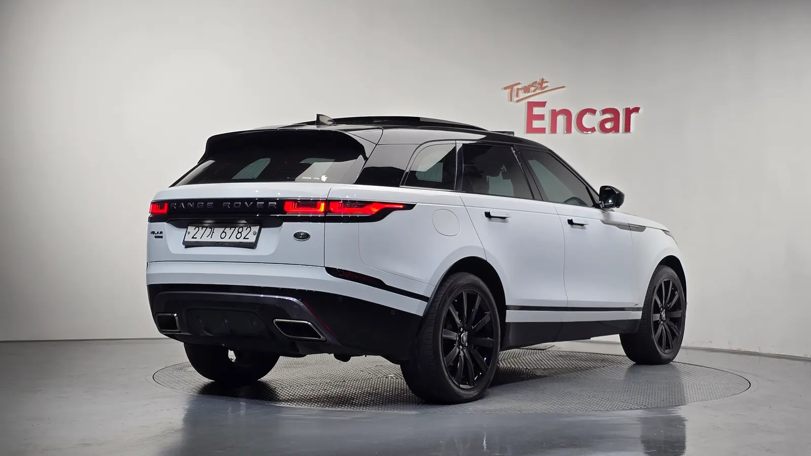 Land Rover Range Rover Velar 3.0 D300 R-Dynamic HSE 2018 — photo 1 sur 34