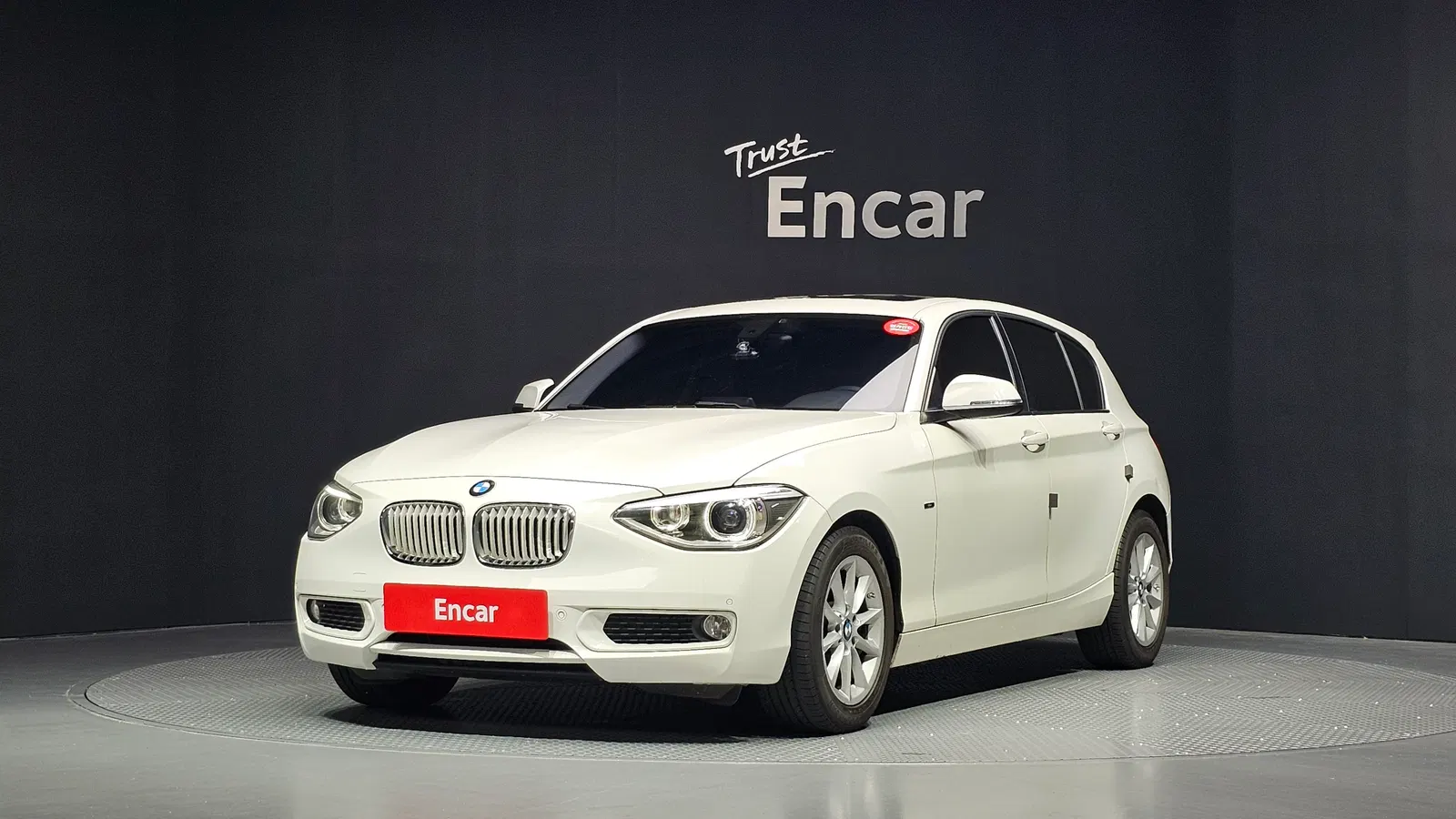 BMW Série 1 (F20) 118d Urban Pack1 5 portes 2014 — photo 1 sur 26