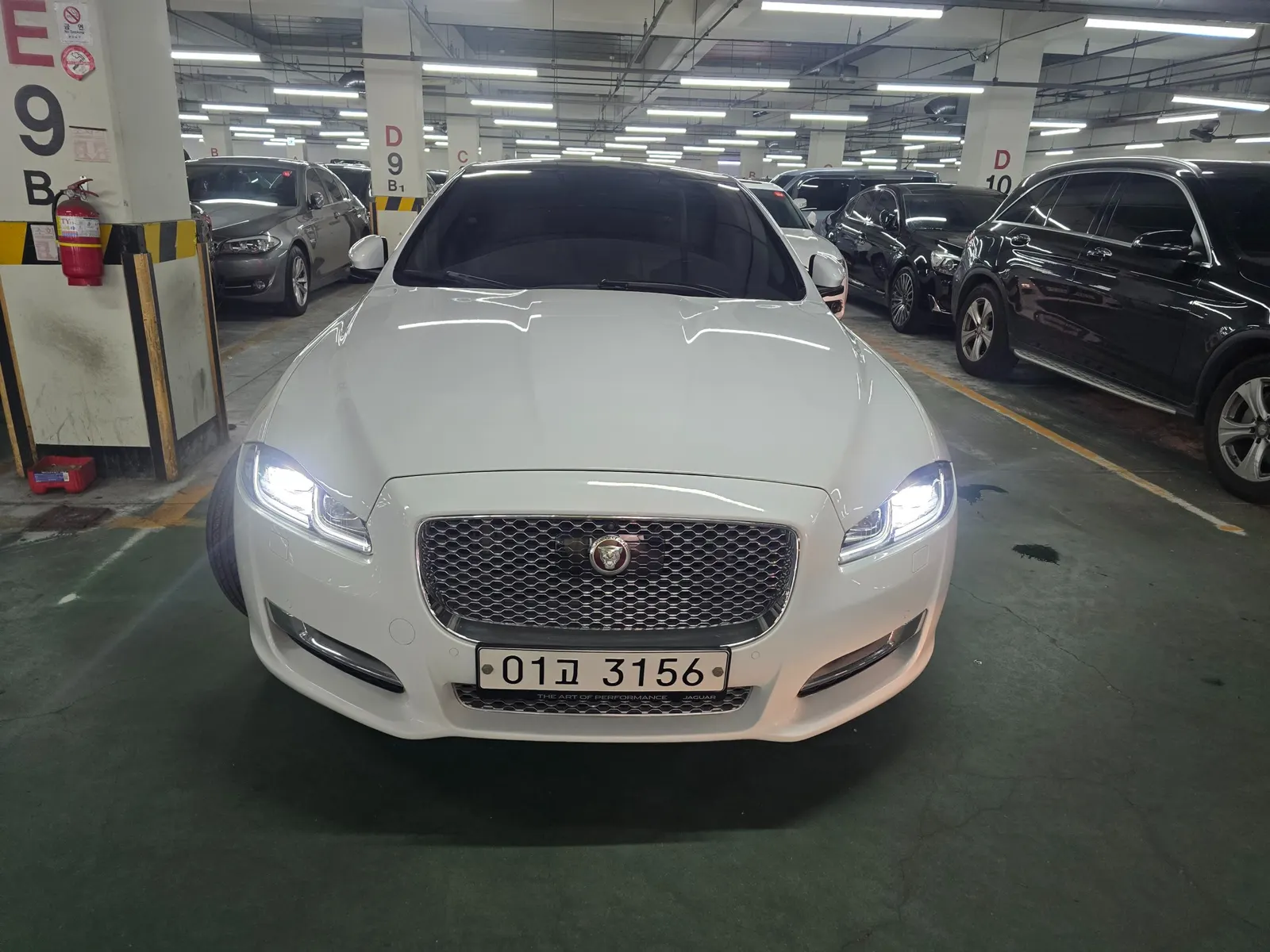 Jaguar All New XJ 3.0D Premium Luxury LWB 2016 — photo 1 sur 24