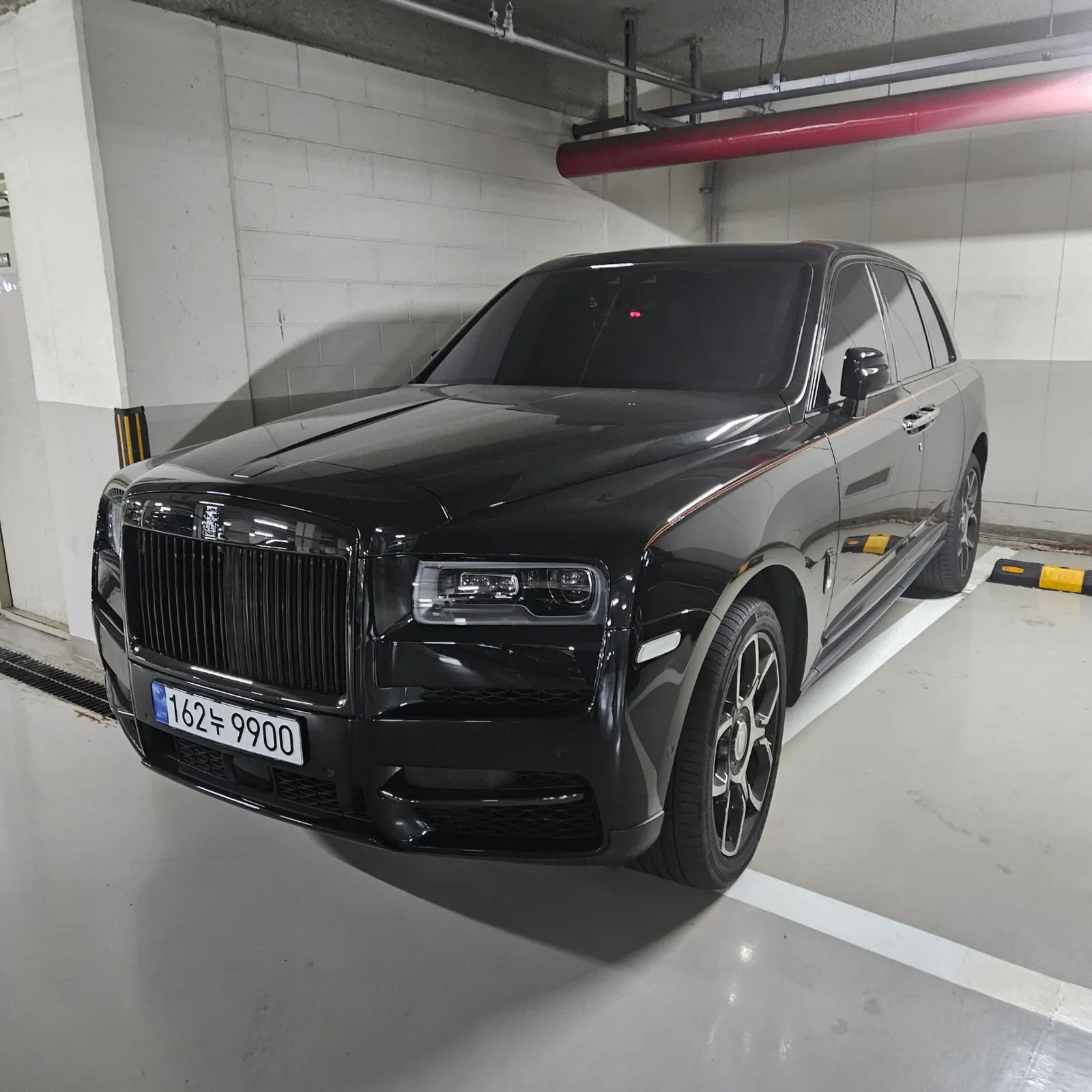 Rolls-Royce Cullinan 6.7 V12 Black Badge 2024 — photo 1 sur 26
