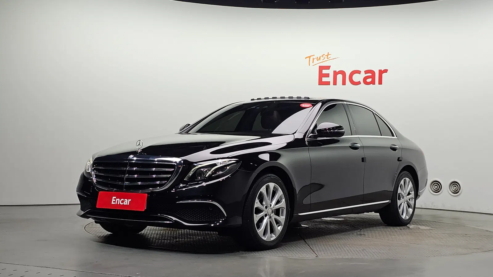 Mercedes-Benz Classe E E220d Exclusive (W213) 2017 — photo 1 sur 20