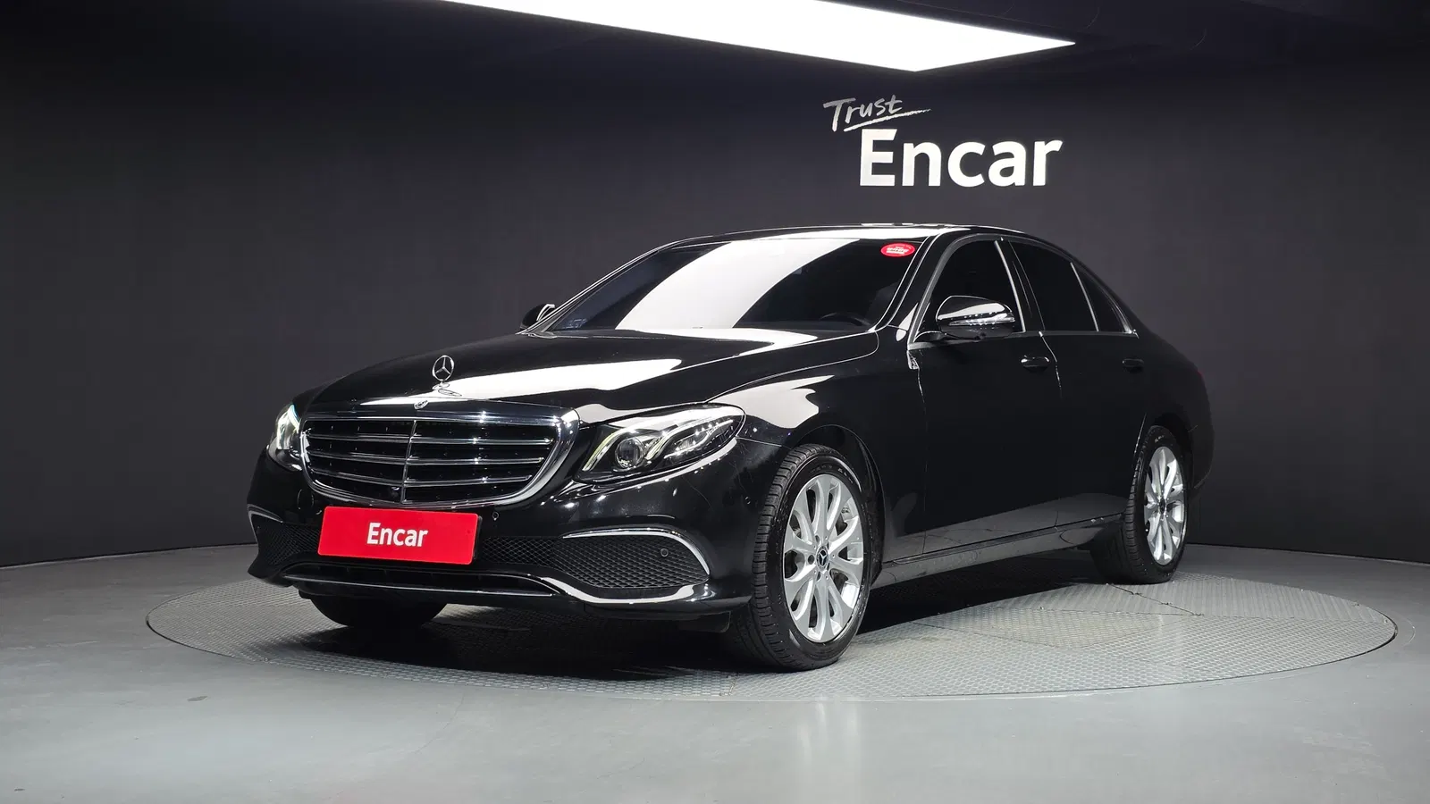 Mercedes-Benz Classe E E300 Exclusive (W213) 2018 — photo 1 sur 36