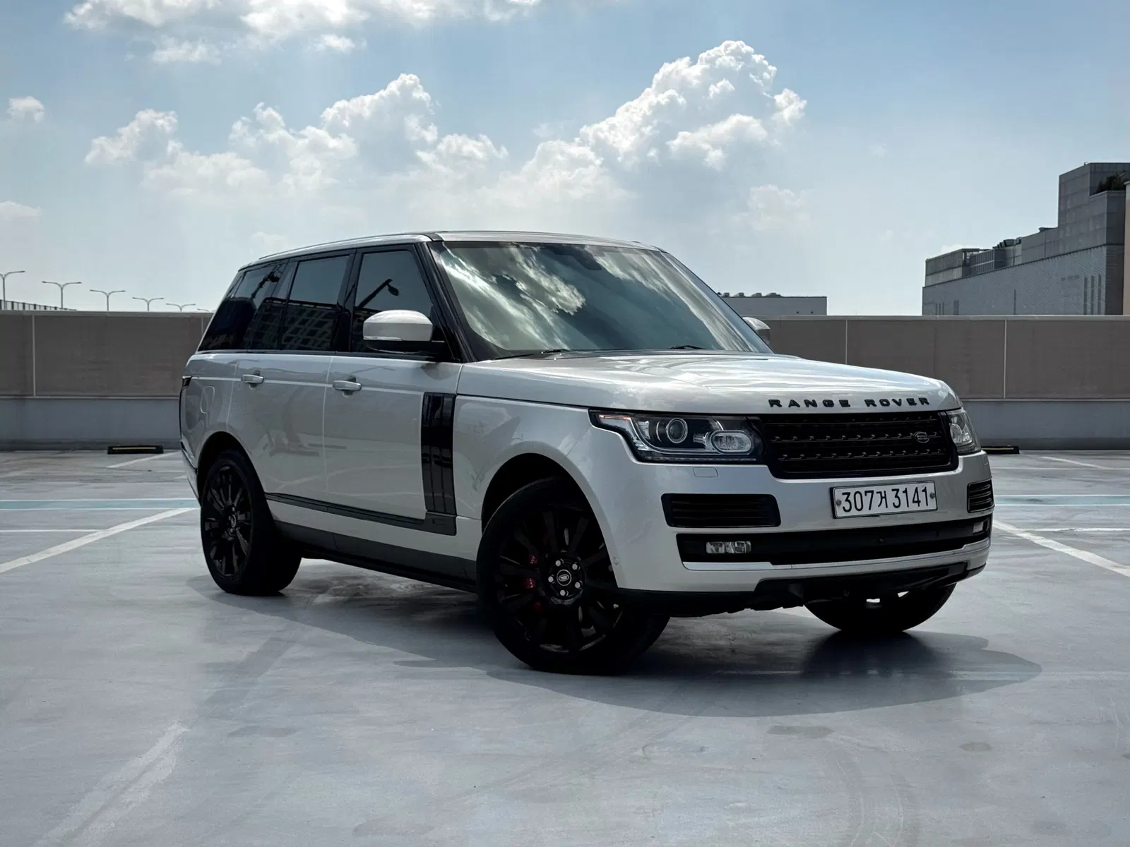 Land Rover Range Rover 4e génération 4.4 SDV8 Vogue SE Diesel 2016 — photo 1 sur 26