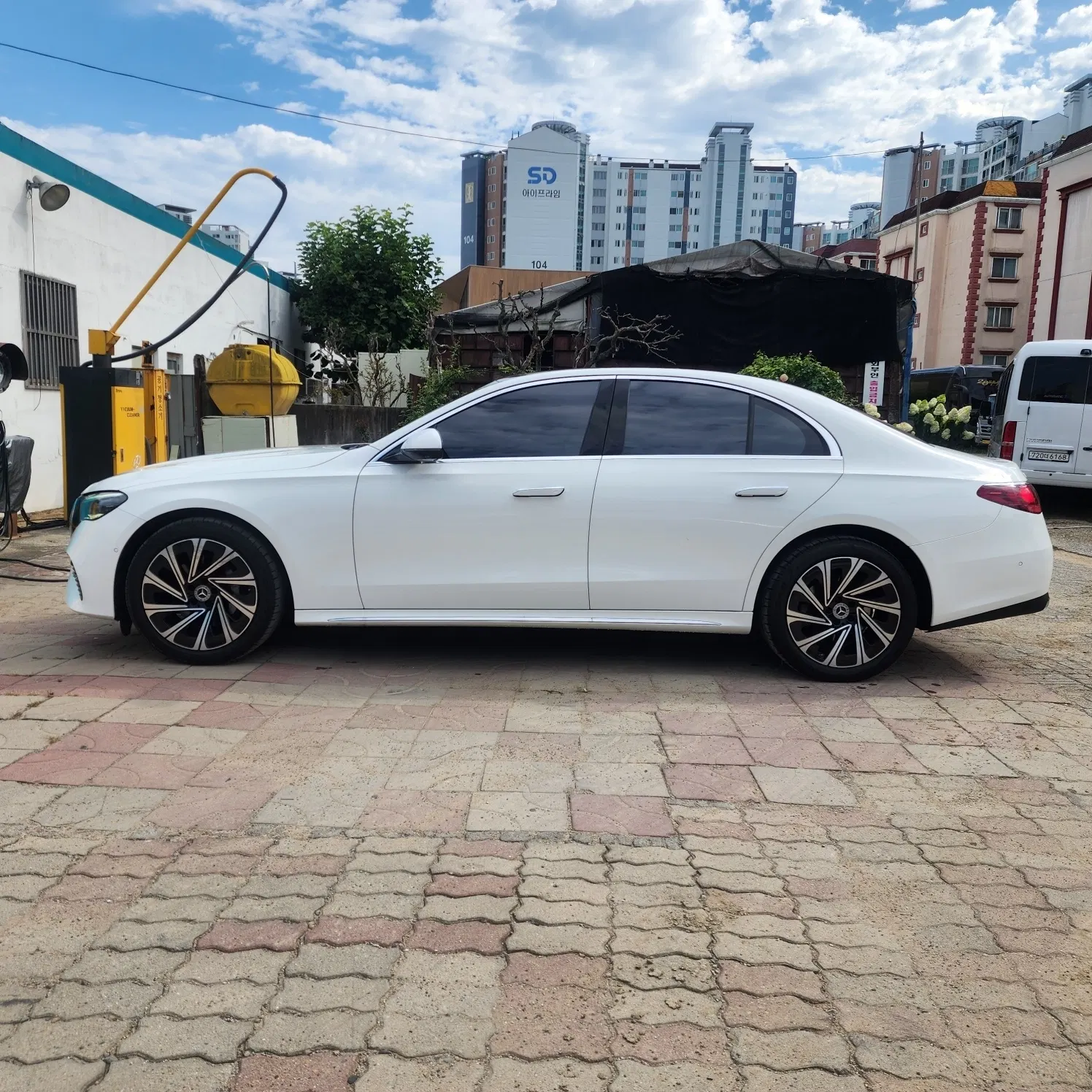 Mercedes-Benz Classe E E300 4MATIC Exclusive (W214) 2024 — photo 1 sur 26