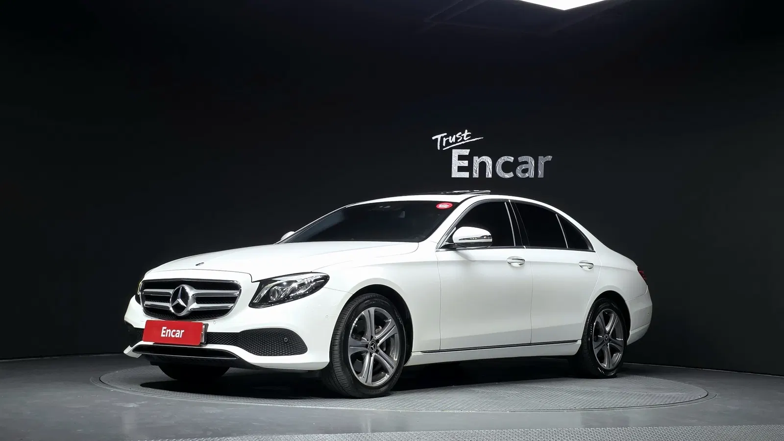 Mercedes-Benz Classe E E220d Avantgarde (W213) 2019 — photo 1 sur 36