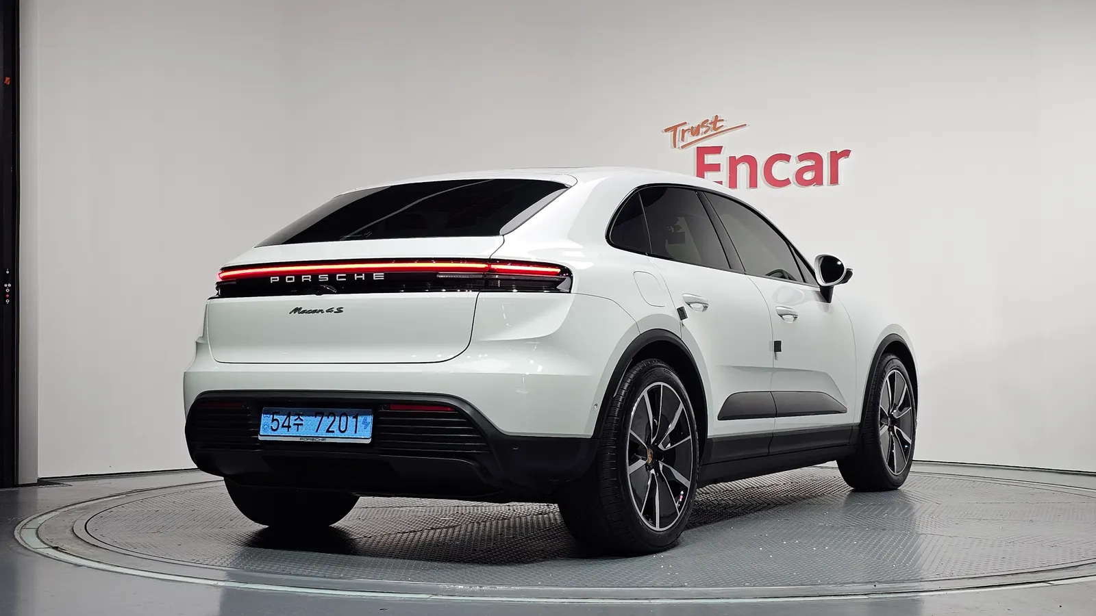 Porsche Macan EV 4S 2025 — photo 1 sur 35