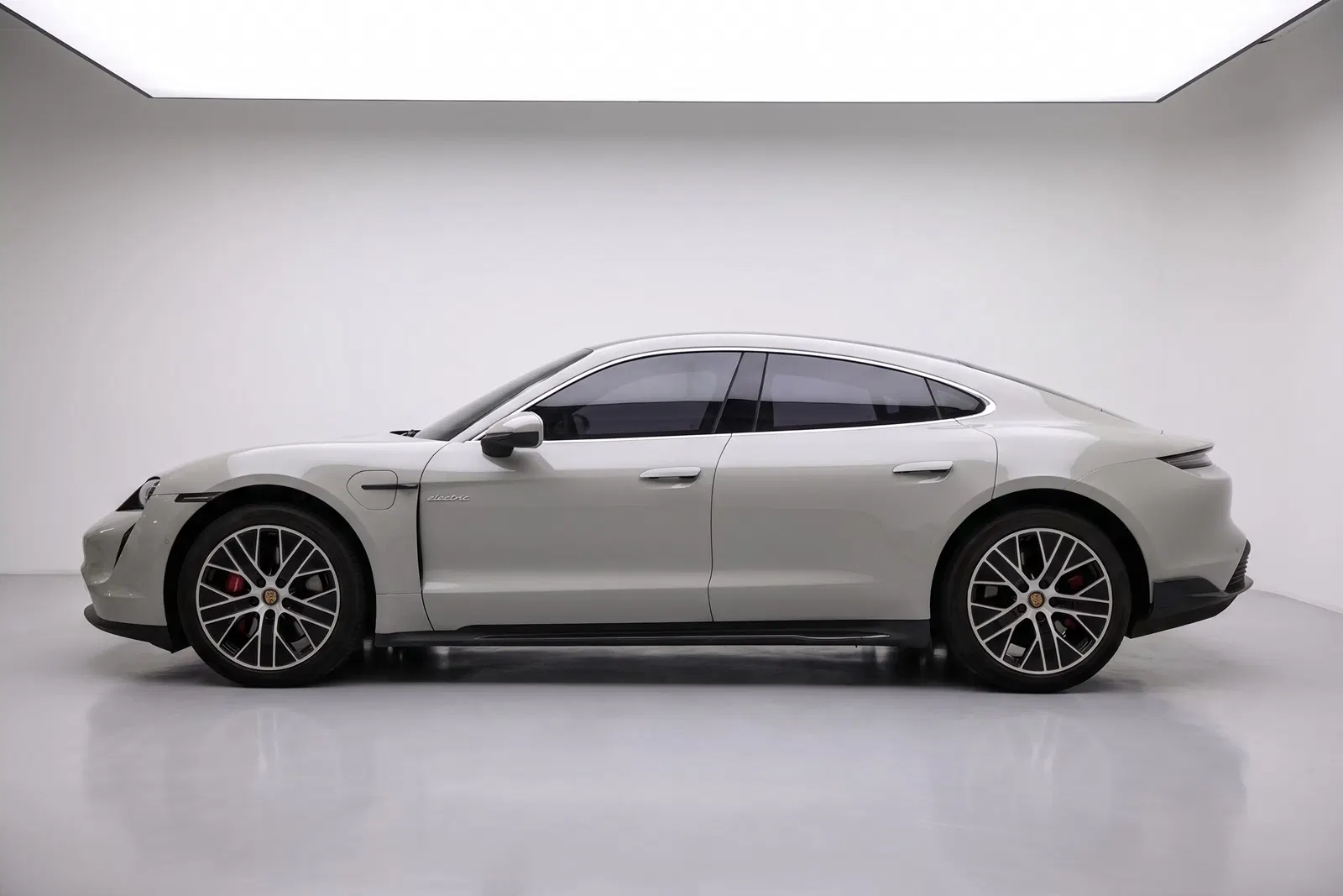Porsche Taycan 4S 2021 — photo 1 sur 26