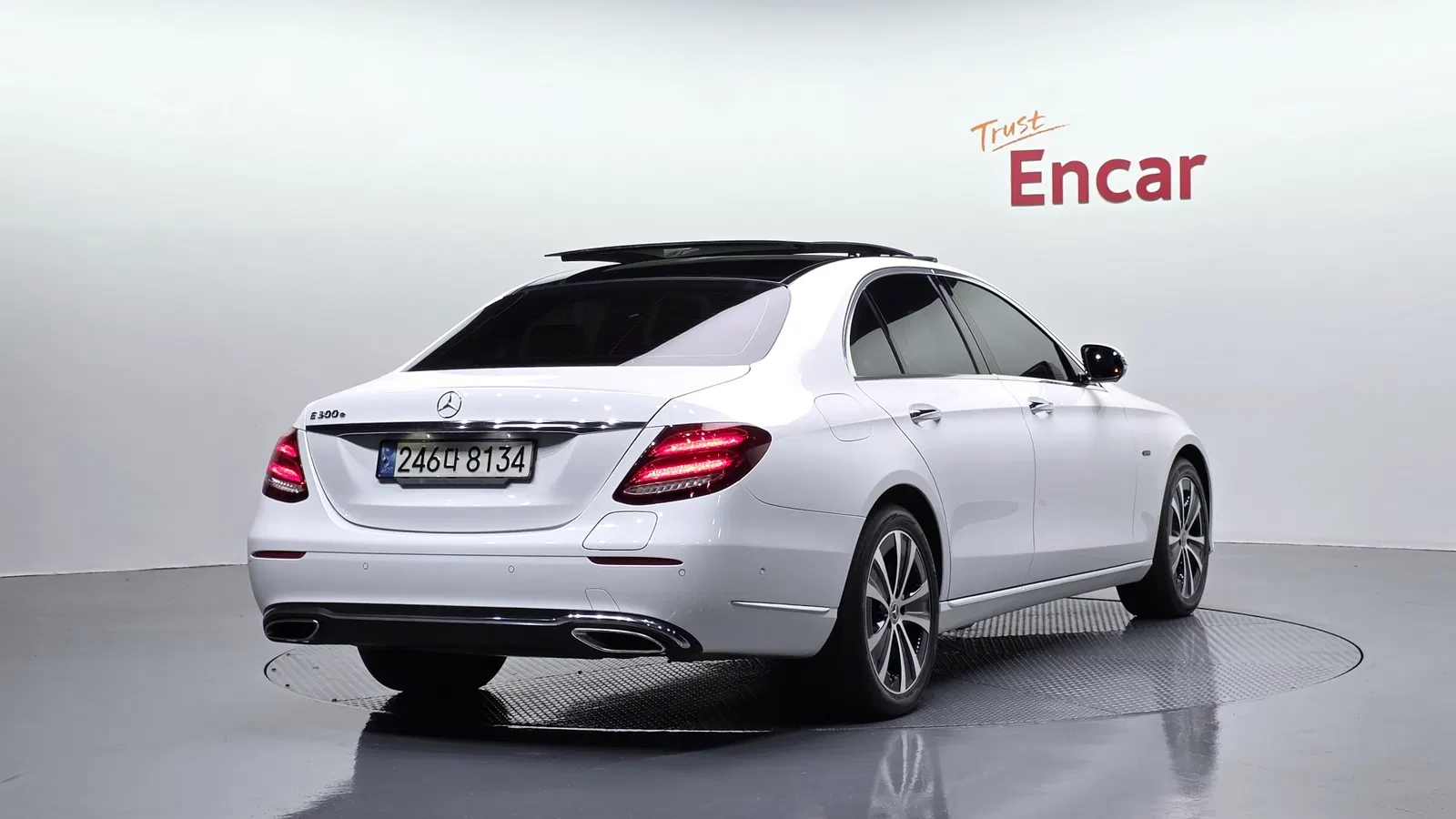 Mercedes-Benz Classe E E300e Exclusive (W213) 2019 — photo 1 sur 8