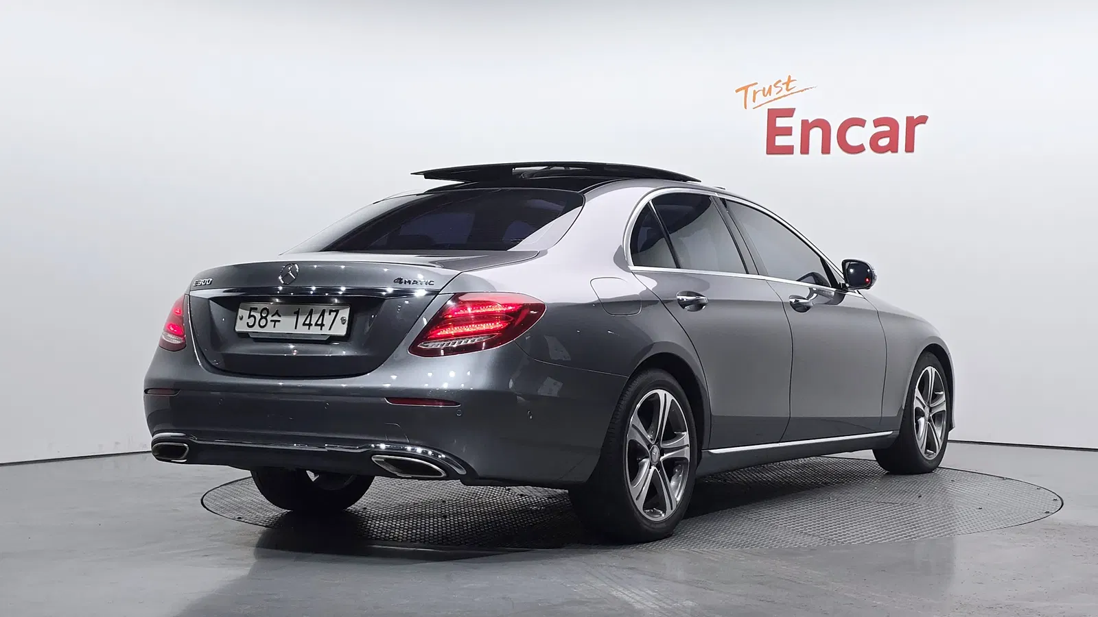 Mercedes-Benz Classe E E300 4MATIC Avantgarde (W213) 2017 — photo 1 sur 31