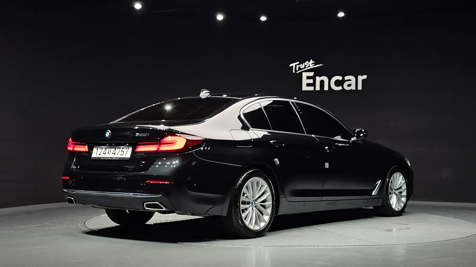 BMW Série 5 (G30) 520i Luxury 2021 — photo 1 sur 30