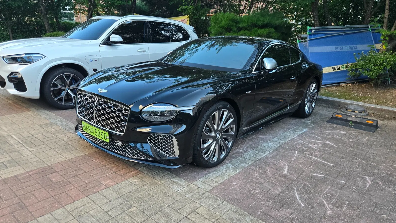 Bentley Continental GT 4e génération 4.0 GTC Mulliner 2026 — photo 1 sur 26