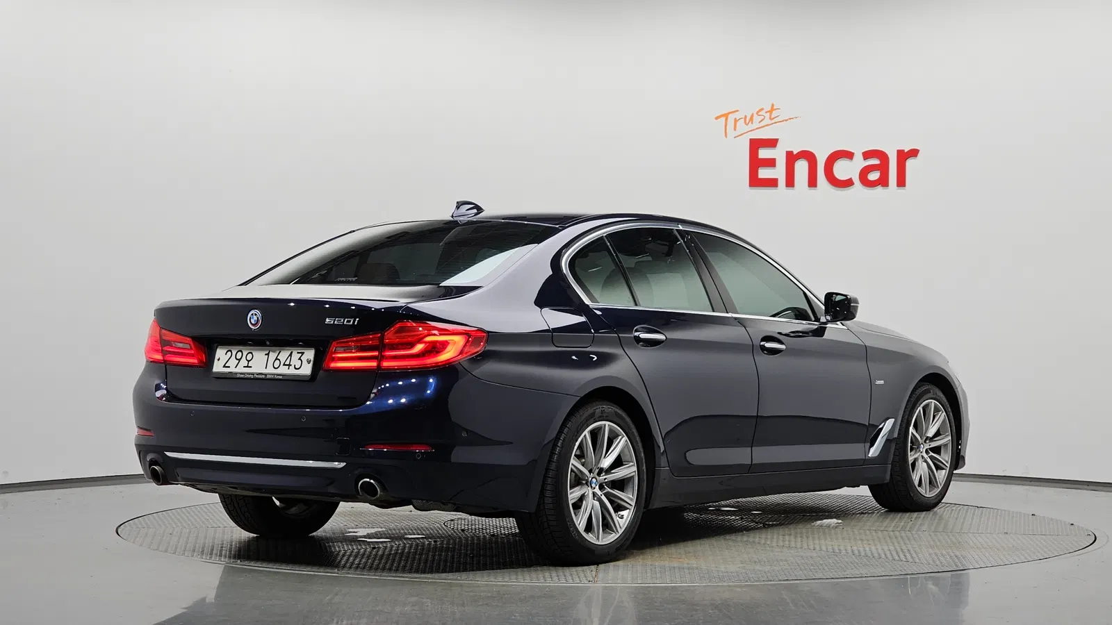 BMW Série 5 (G30) 520i Luxury 2018 — photo 1 sur 31
