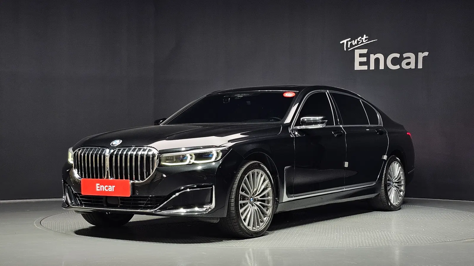 BMW Série 7 (G11) 730Ld xDrive Design Pure Excellence 2021 — photo 1 sur 47