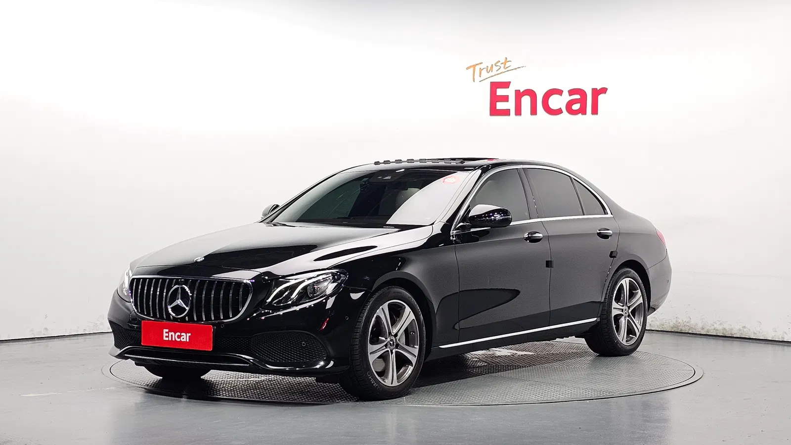 Mercedes-Benz Classe E E300 Avantgarde (W213) 2019 — photo 1 sur 33
