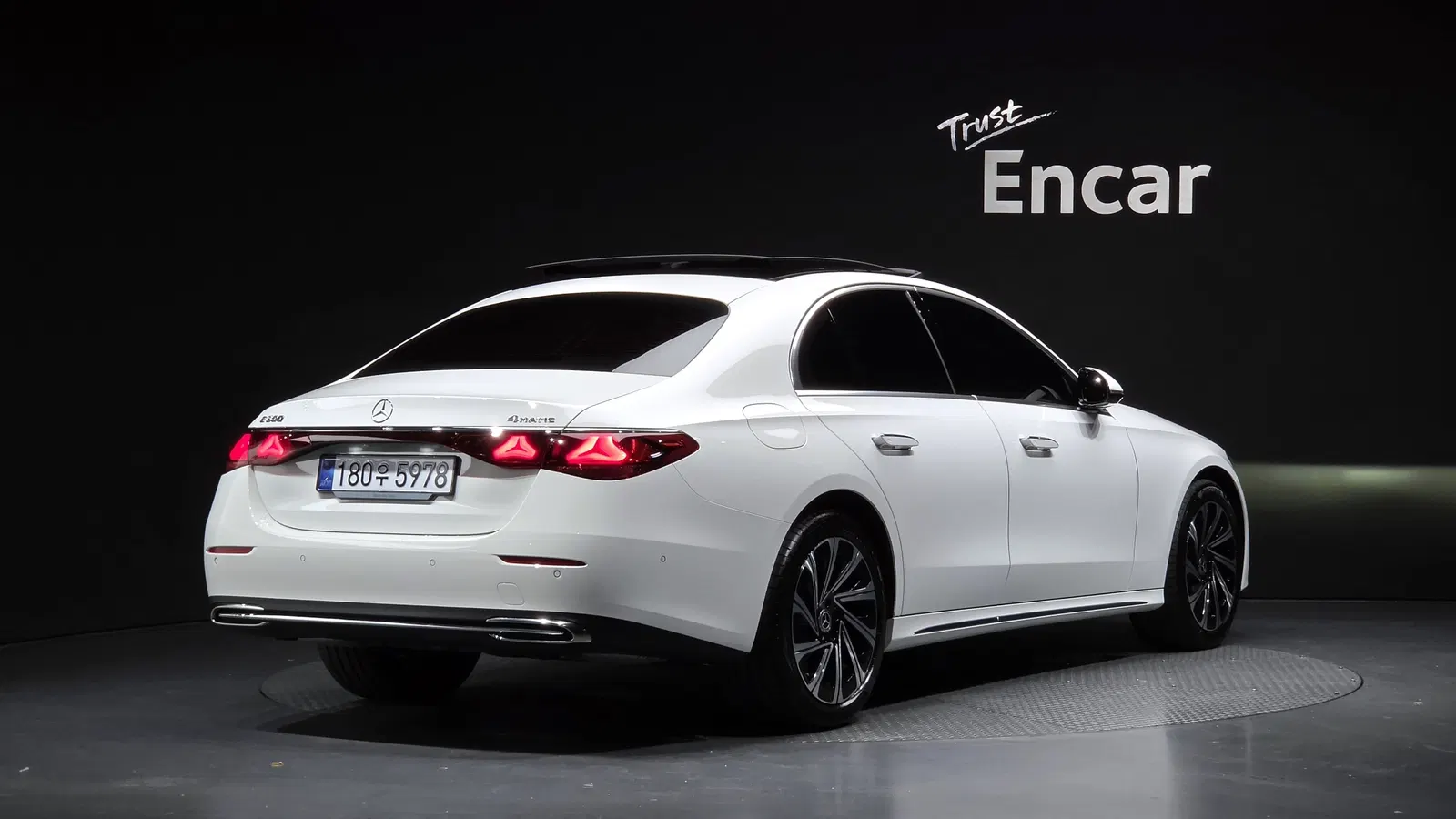 Mercedes-Benz Classe E E300 4MATIC Exclusive (W214) 2025 — photo 1 sur 31