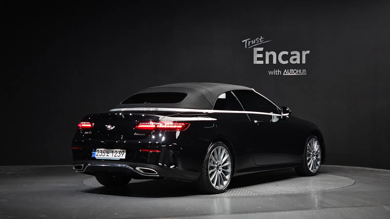 Mercedes-Benz Classe E E450 4MATIC Cabriolet (W213) 2023 — photo 1 sur 32