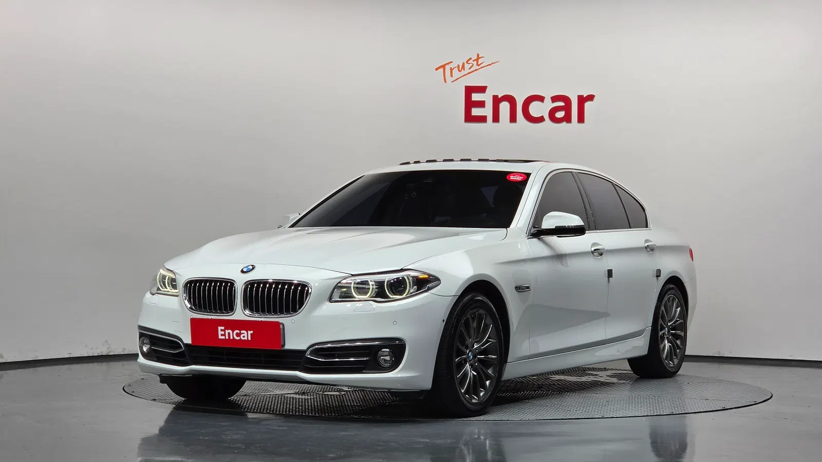 BMW Série 5 (F10) 528i xDrive Luxury 2014 — photo 1 sur 20