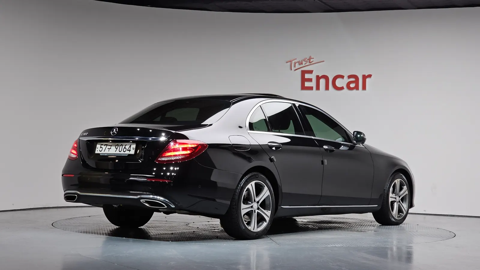 Mercedes-Benz Classe E E300 Avantgarde Intelligent Drive (W213) 2017 — photo 1 sur 34
