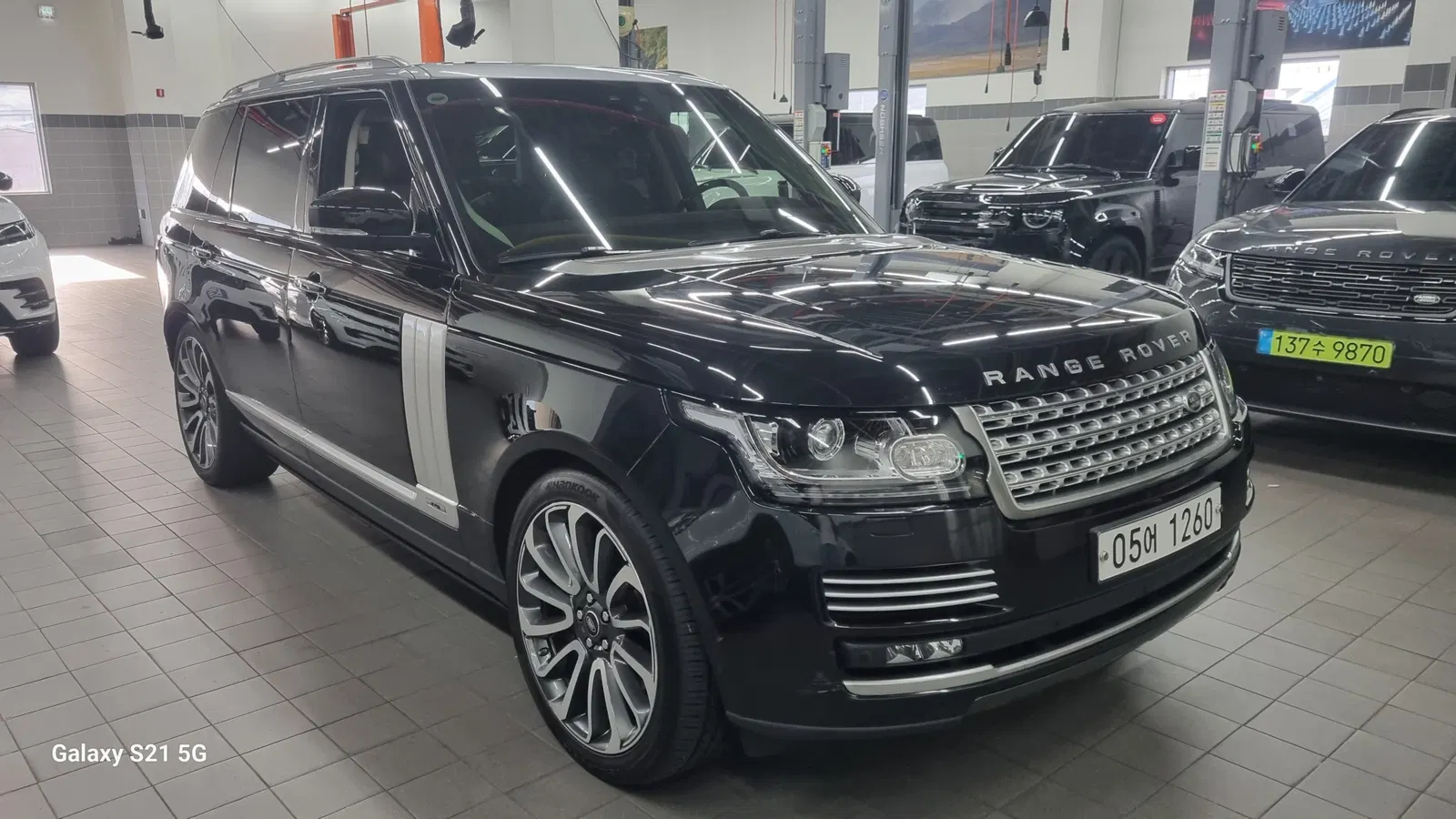 Land Rover Range Rover 4e génération 4.4 SDV8 AB LWB Diesel 2017 — photo 1 sur 20