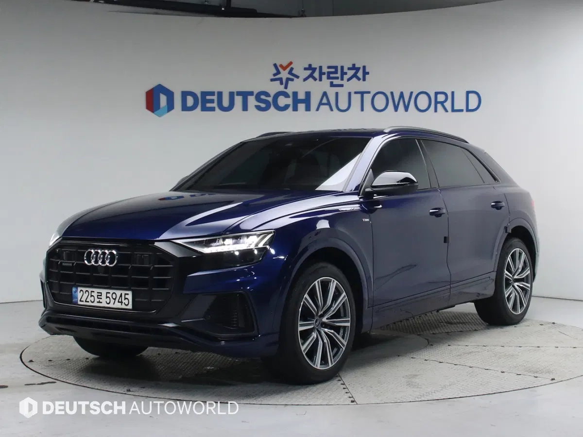 Audi Q8 (4M) 55 TFSI Quattro Premium 2021 — photo 1 sur 26