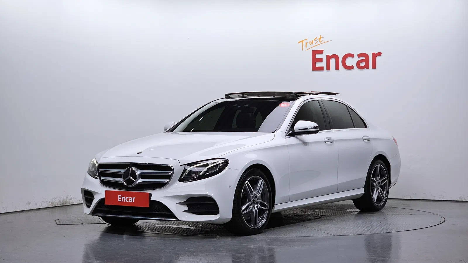 Mercedes-Benz Classe E AMG Line · E300 4MATIC (W213) 2020 — photo 1 sur 26