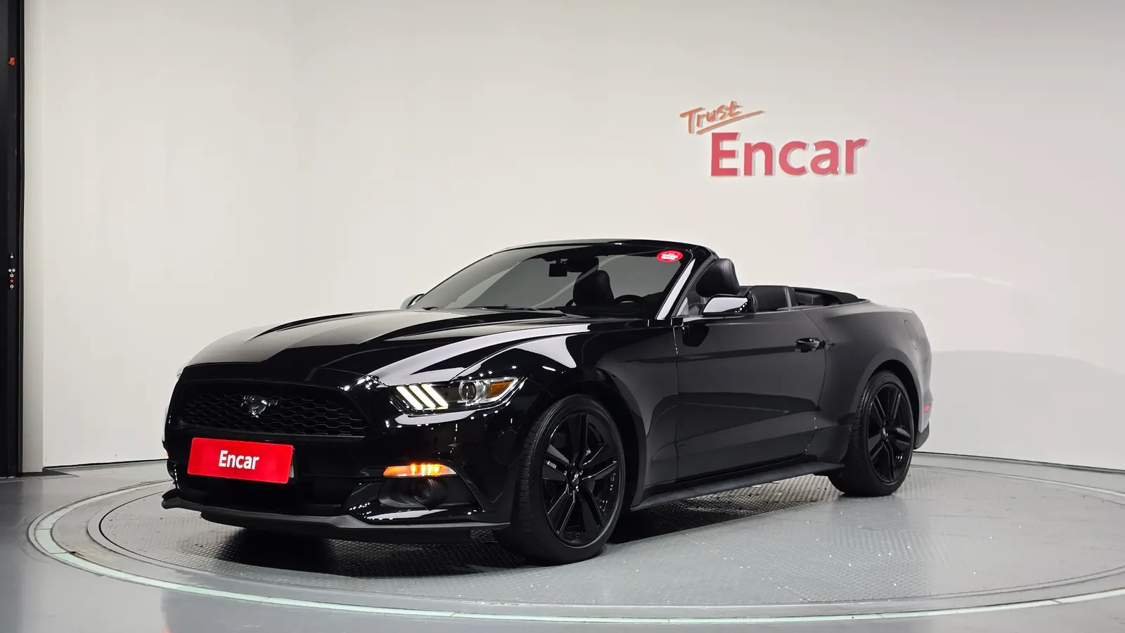 Ford Mustang Convertible 2017 — photo 1 sur 20
