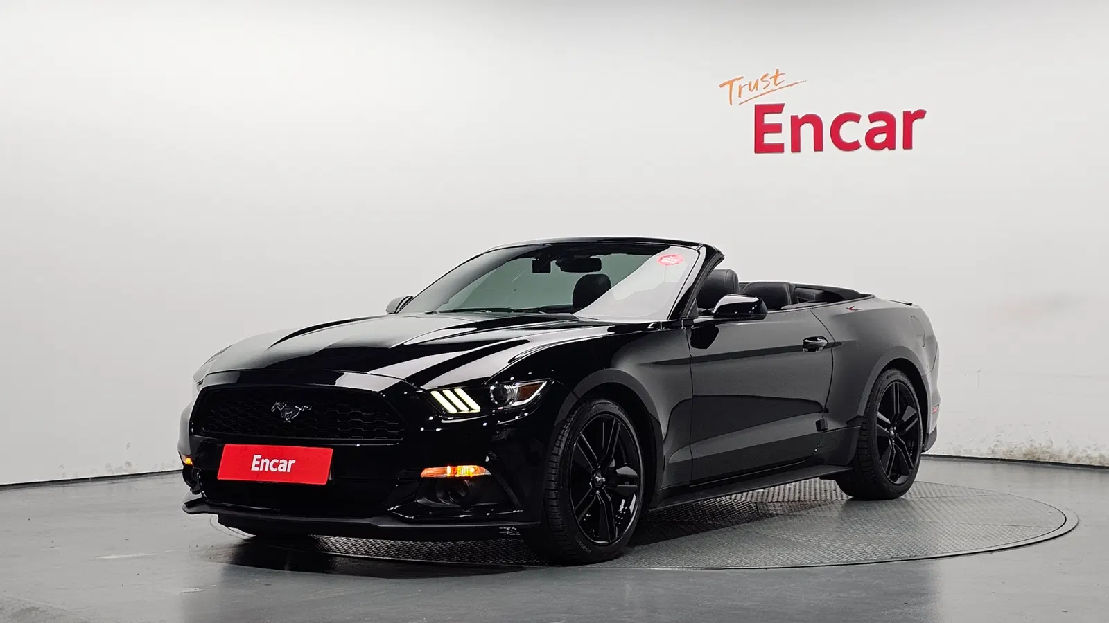 Ford Mustang Convertible 2017 — photo 1 sur 37
