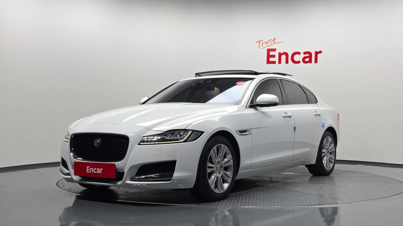 Jaguar XF (X260) 20d Portfolio AWD 2017 — photo 1 sur 20