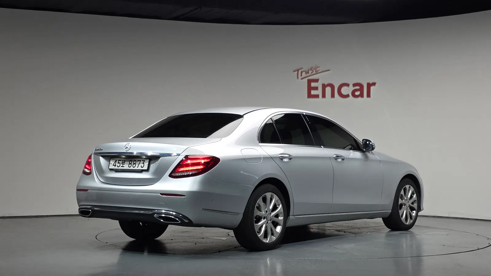Mercedes-Benz Classe E E220d Exclusive (W213) 2017 — photo 1 sur 33
