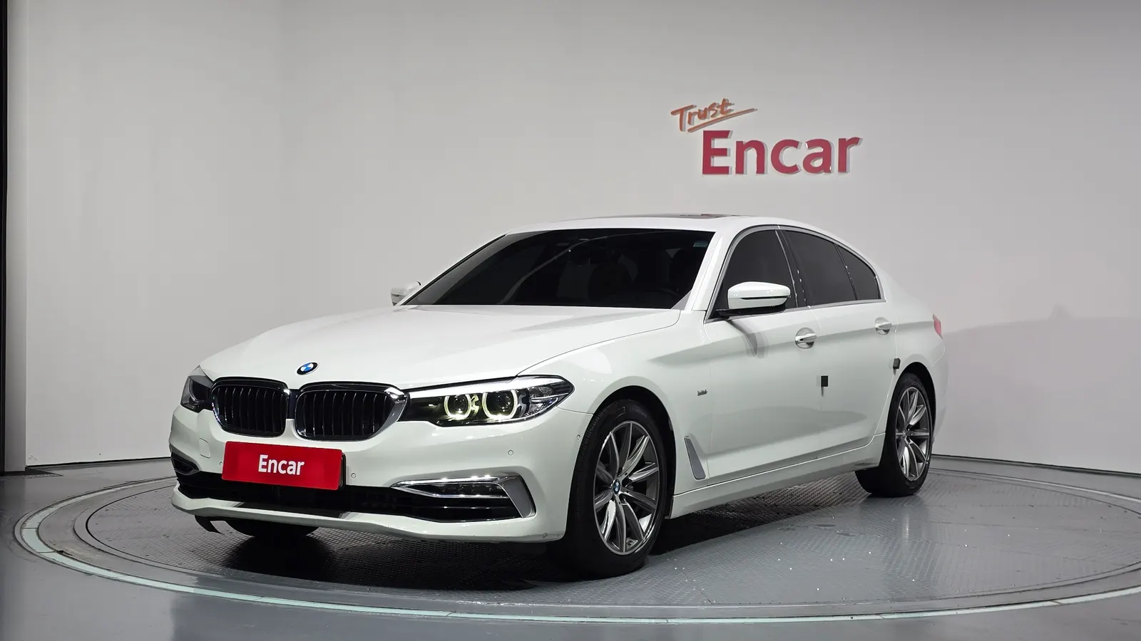 BMW Série 5 (G30) 520i Luxury 2018 — photo 1 sur 20