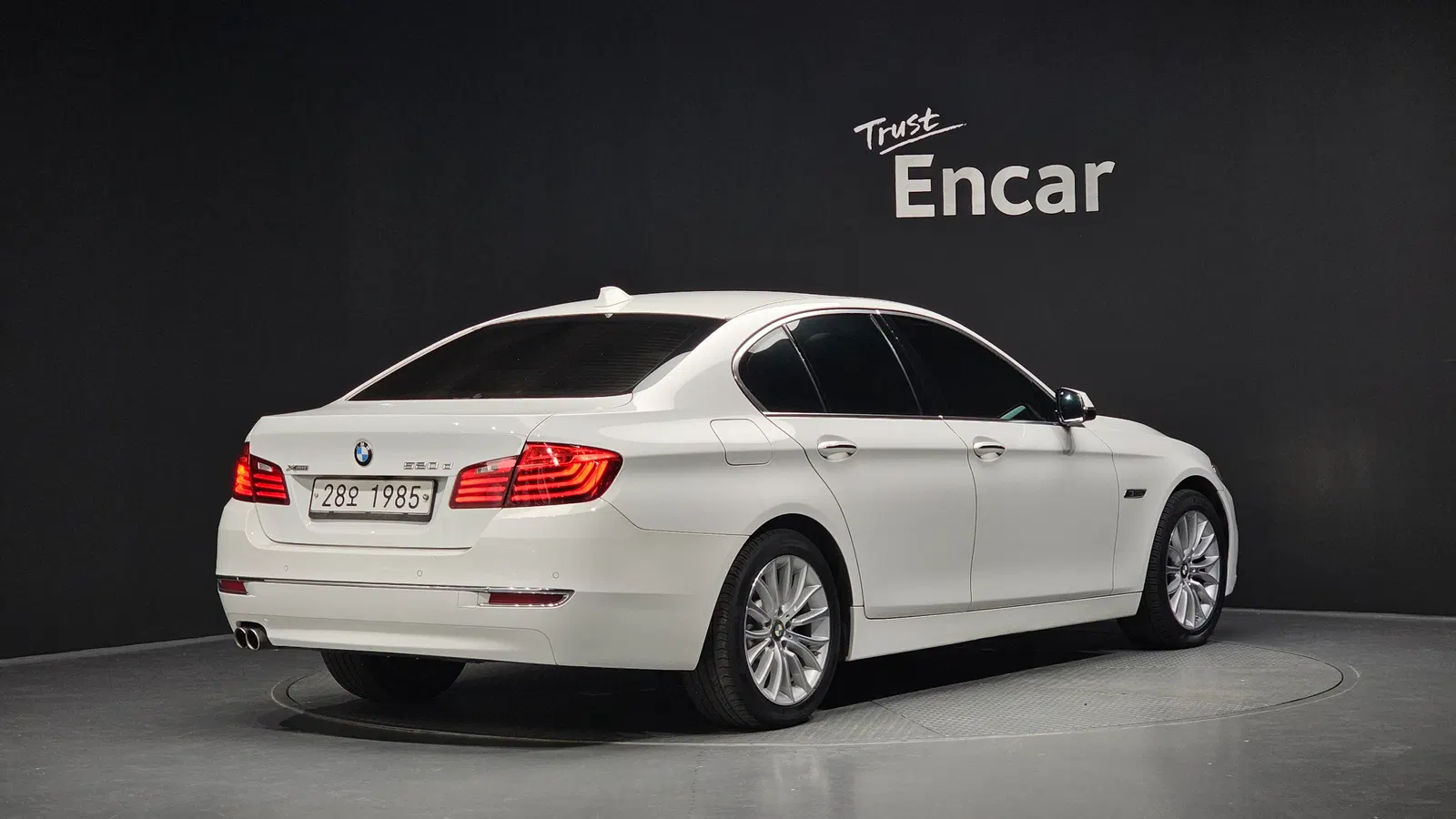 BMW Série 5 (F10) 520d xDrive Luxury 2015 — photo 1 sur 37