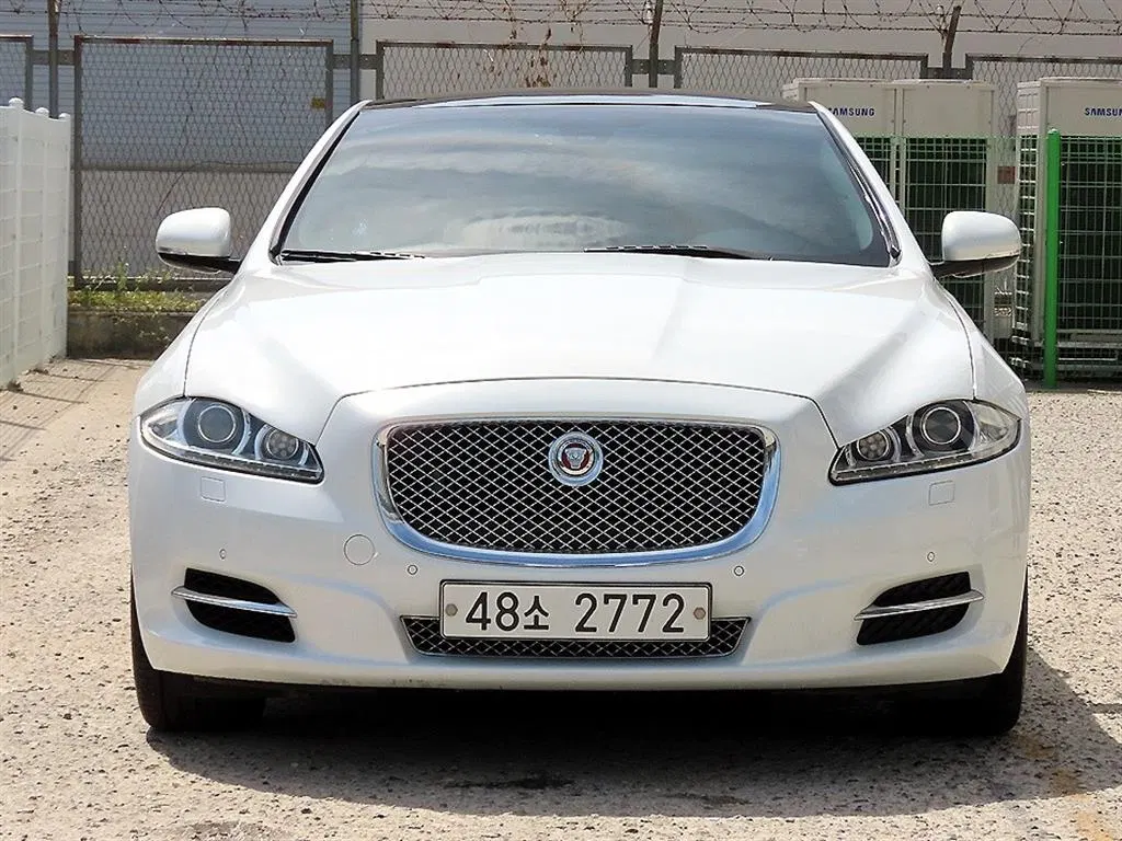 Jaguar All New XJ 3.0D Premium Luxury SWB 2014 — photo 1 sur 26