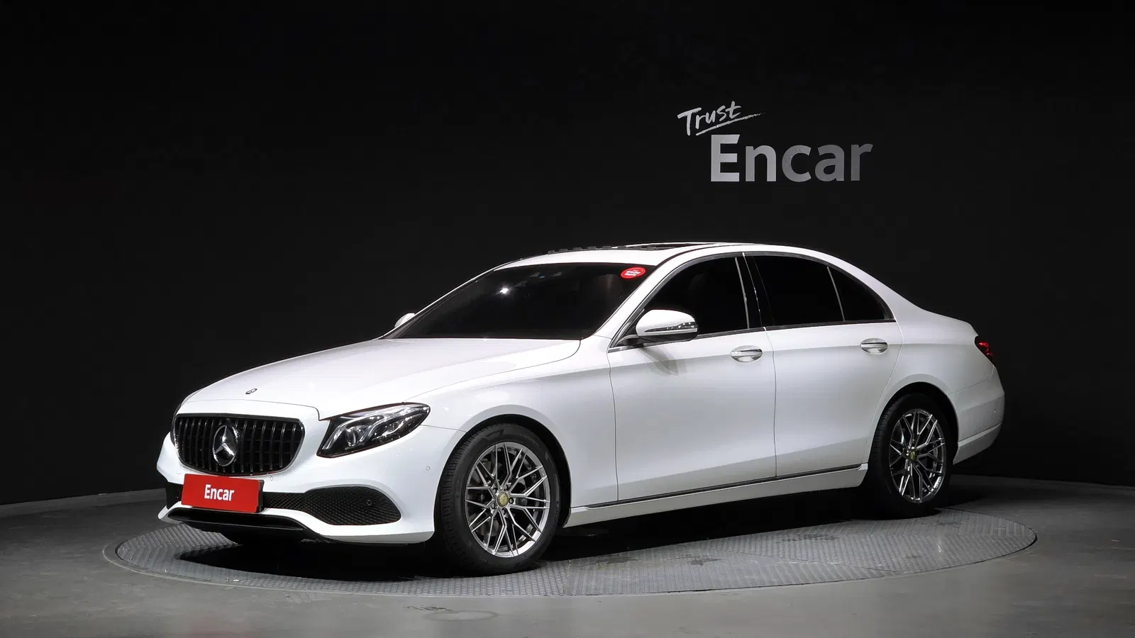 Mercedes-Benz Classe E E220d Avantgarde (W213) 2017 — photo 1 sur 26
