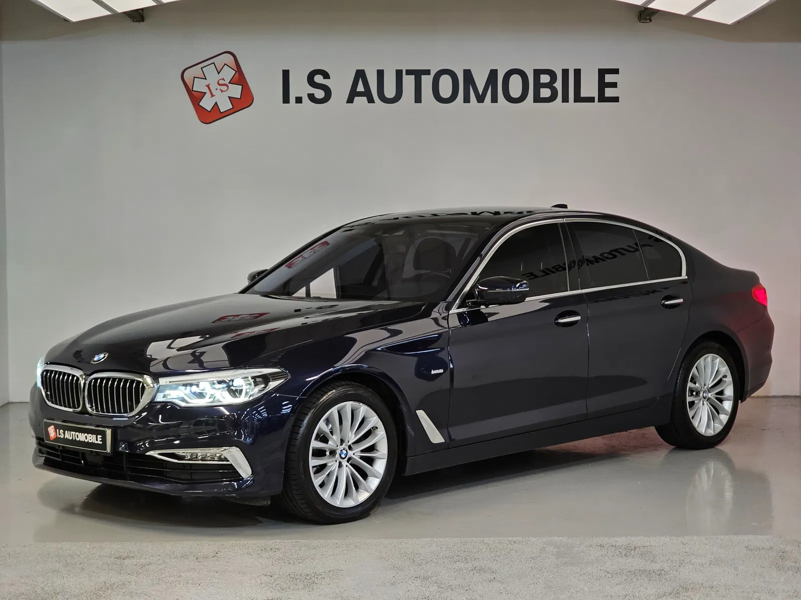 BMW Série 5 (G30) 520d Luxury Plus 2018 — photo 1 sur 26