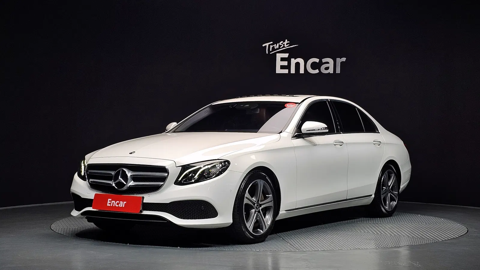 Mercedes-Benz Classe E E300 Avantgarde (W213) 2019 — photo 1 sur 39