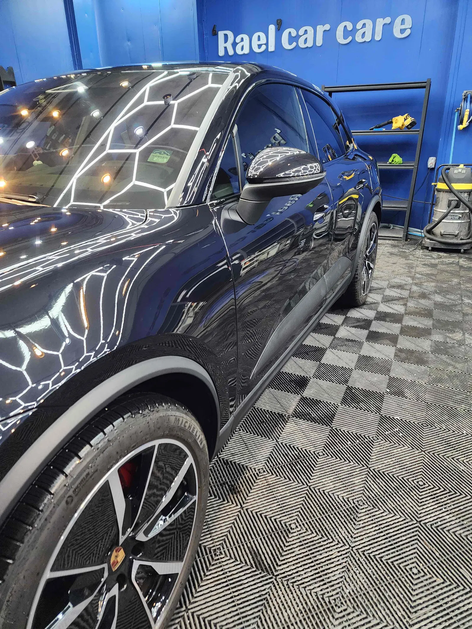 Porsche Macan EV 4S 2025 — photo 1 sur 26