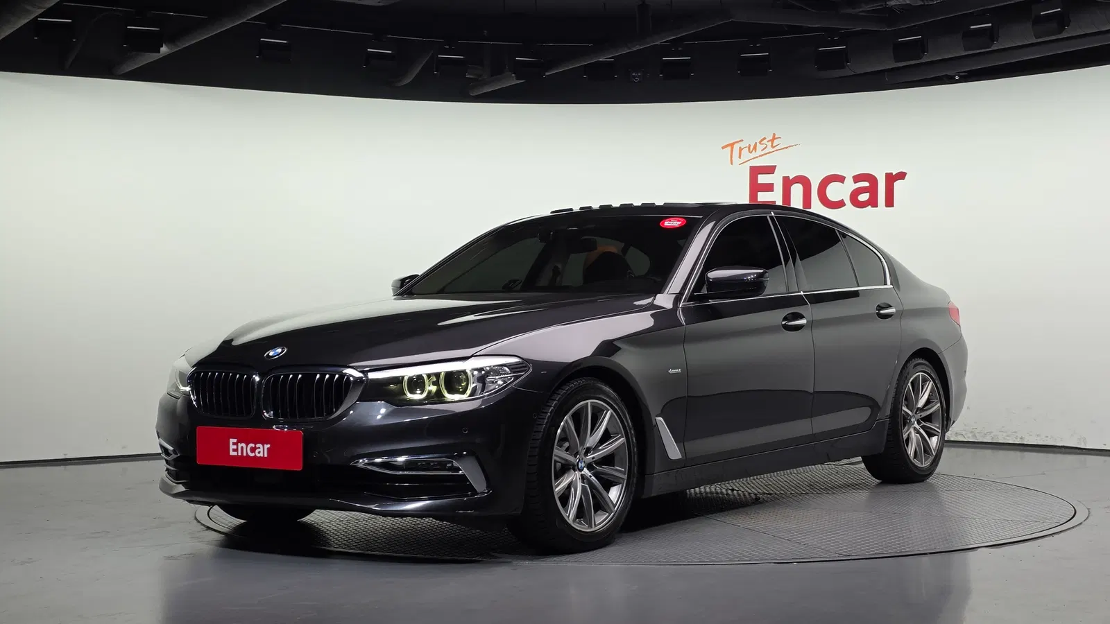 BMW Série 5 (G30) 520i Luxury 2018 — photo 1 sur 36
