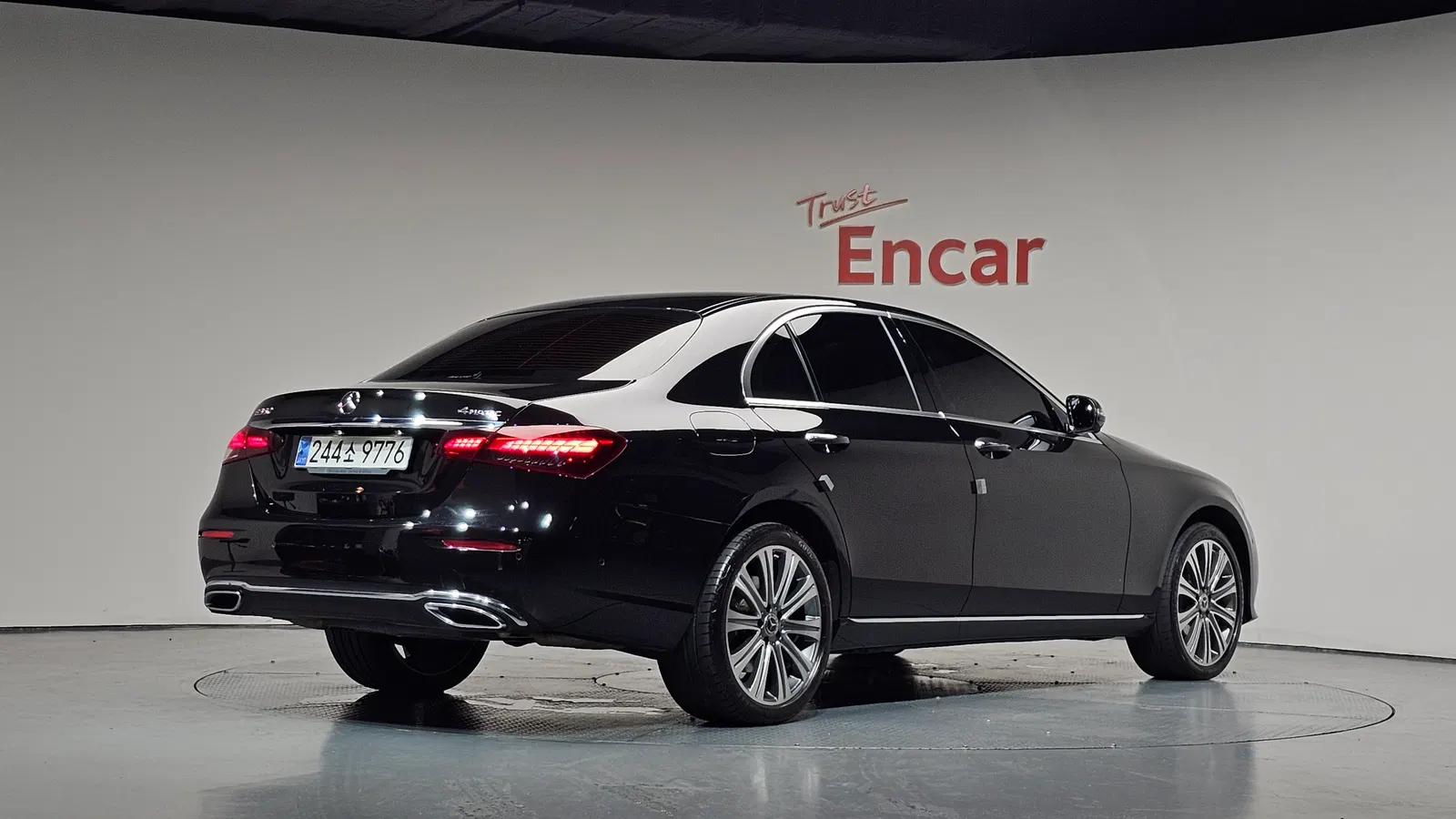 Mercedes-Benz Classe E E350 4MATIC Exclusive (W213) 2023 — photo 1 sur 34