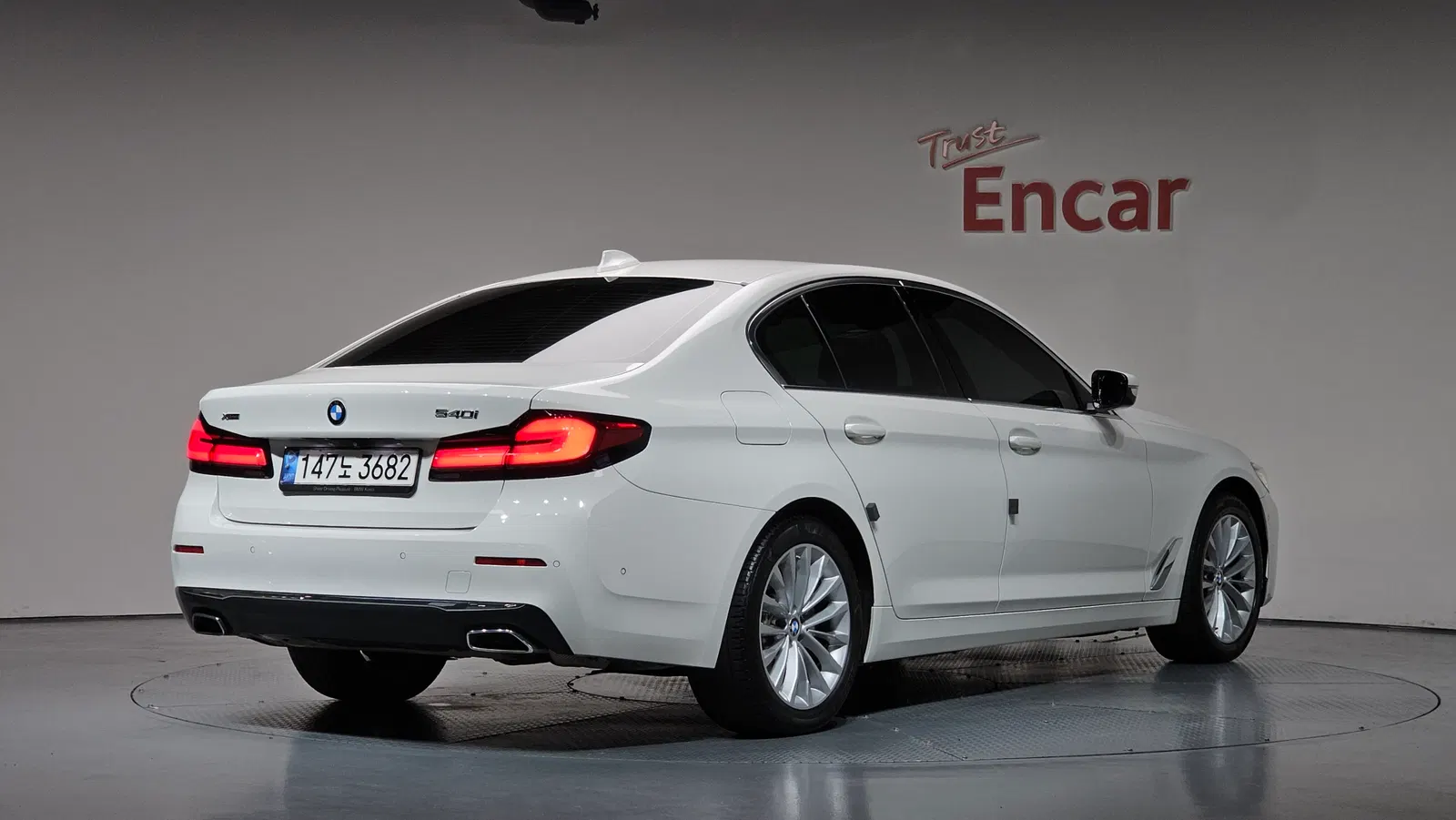 BMW Série 5 (G30) 530i xDrive Luxury 2021 — photo 1 sur 36
