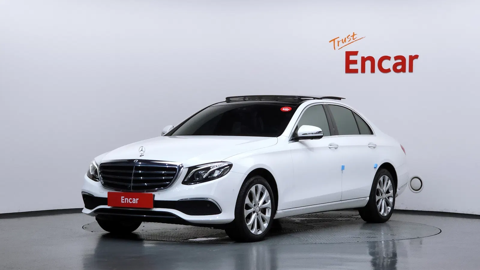 Mercedes-Benz Classe E E300 4MATIC Exclusive (W213) 2017 — photo 1 sur 20