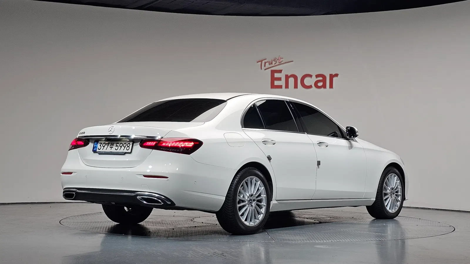 Mercedes-Benz Classe E E250 Exclusive (W213) 2021 — photo 1 sur 34