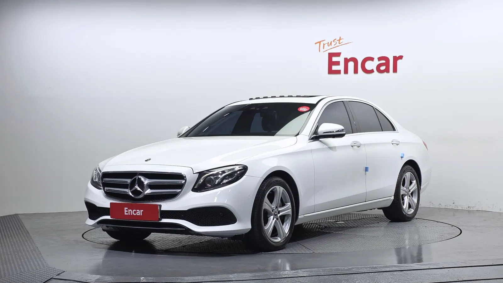 Mercedes-Benz Classe E E300 4MATIC Avantgarde (W213) 2018 — photo 1 sur 34